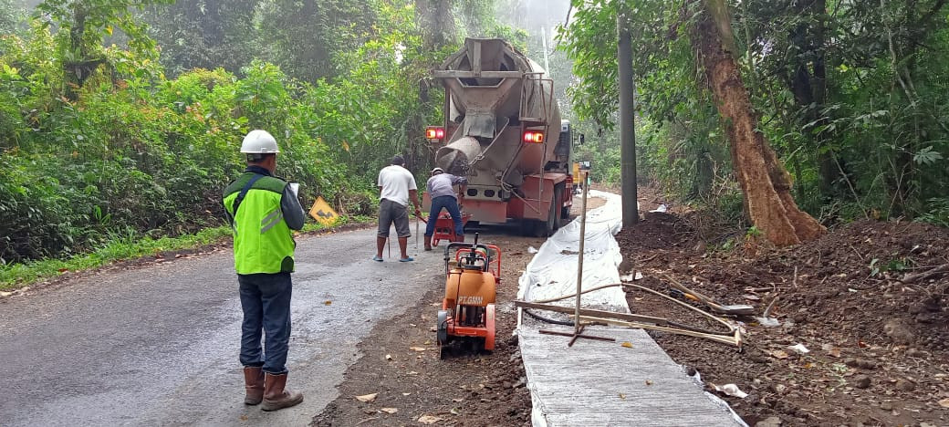 Akses di Tanjakan Neraka Gunung  Ijen Dilebarkan 